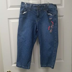 Embroidered capri jeans